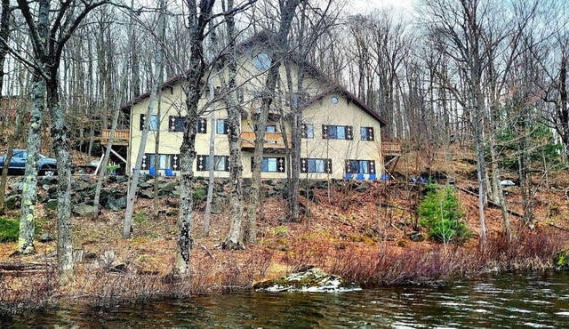 LAKEFRONT 5-bedroom Chateau Getaway at Whitecap Mountains Resort Units 2 & 4