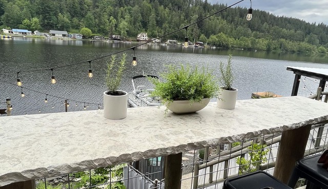Lakefront Cabin in Eatonville, WA