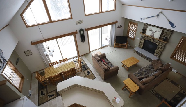 Lakefront Cabin on Resort Grounds