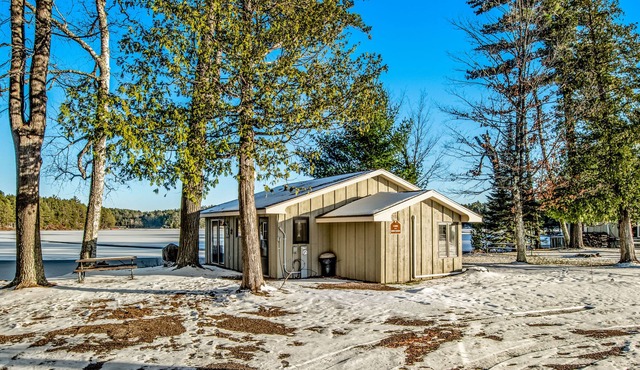 Lakefront cabin with amazing views + resort pool, hot tubs, game room, & tennis