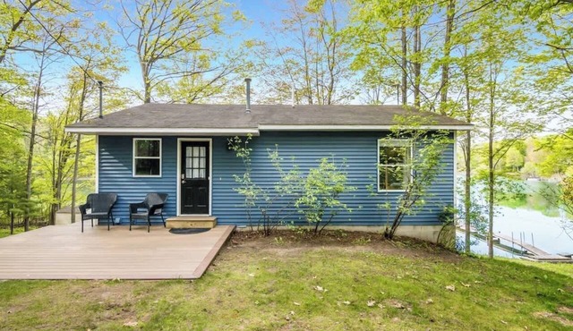 Lakefront Cottage | Beach, Dock, Kayaks & Firepit