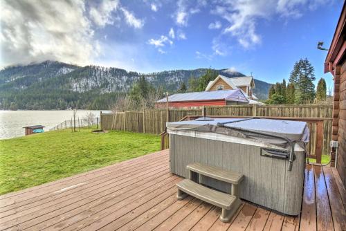 Lakefront Eatonville Cabin w/Dock & Mtn Views!
