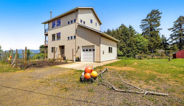 Lakefront escape with water views grill wrap around deck walk to beach