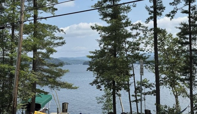 Lakefront house with mountain-range views, waterfront dock, 2 SUPs & kayak