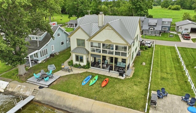 Lakefront, Kayaks, Bonfires & Endless Memories