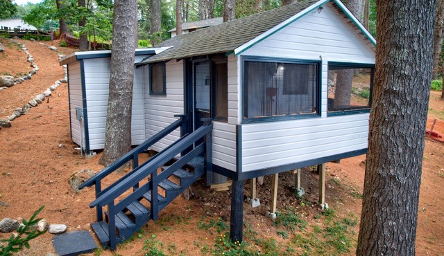Lakefront Loon Tiny Cabin @ Getogether Stays in Orland