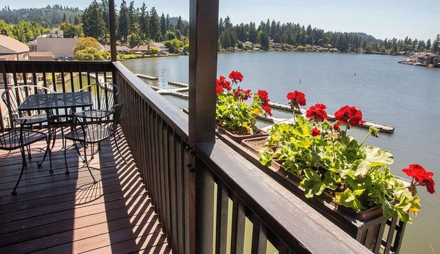 Lakeshore Inn