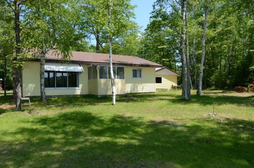 Lakeside Bills Bay Cabin
