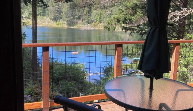 Lakeside cabin on the Central Oregon Coast