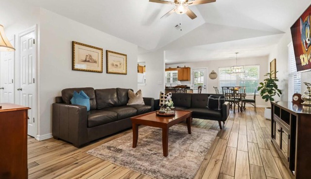 Lakeside Getaway - Next to Beaver Lake