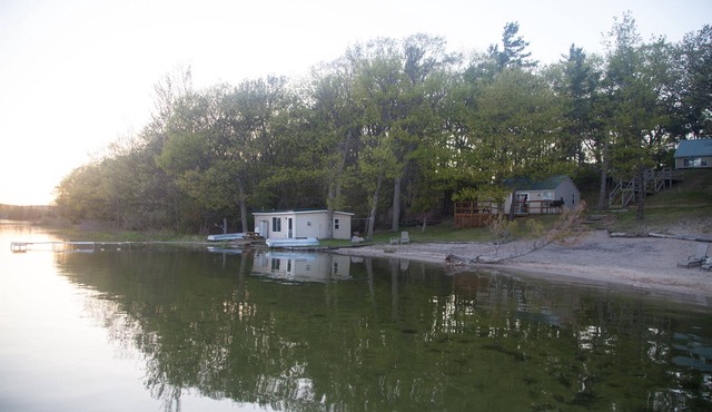 Lakeside Retreat (Cabin 5)
