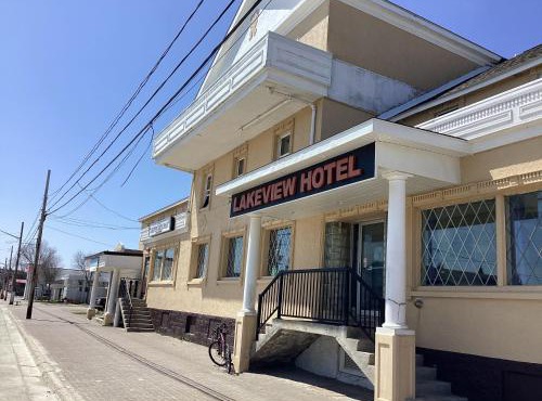 Lakeview Hotel in Wawa