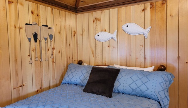 Lakewood cabin at Lake Mayfield w/Private Dock, Heat/AC, WiFi, Firepit, Parking