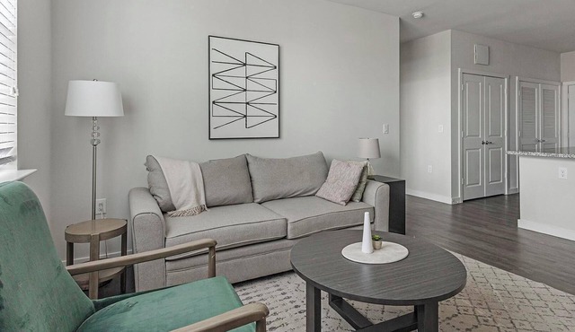 Landing | Beautiful 2BD, Courtyard, Pool in Houston
