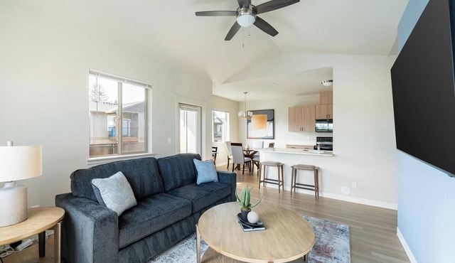 Landing | Beautiful 2BD, Clubhouse, Gym