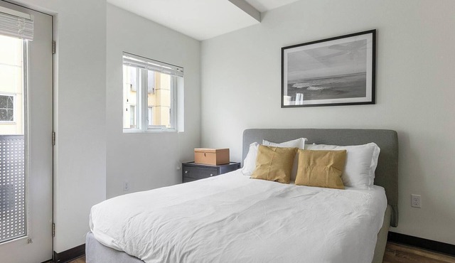 Landing | Beautiful Studio, Courtyard, Gym
