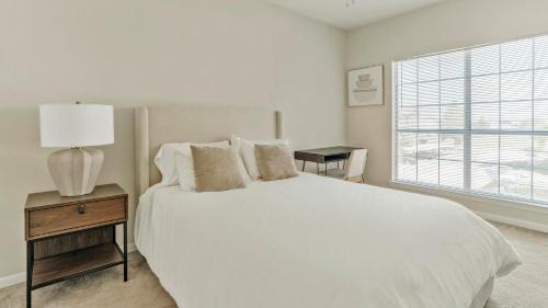 Landing Modern 1BD Pool Clubhouse in Houston
