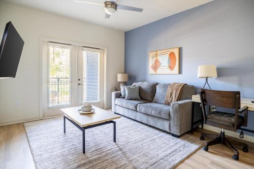 Landing Spectacular 1BD Pool Gym
