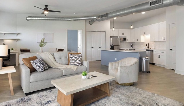 Landing | Spectacular 2BD, Clubhouse, Pool