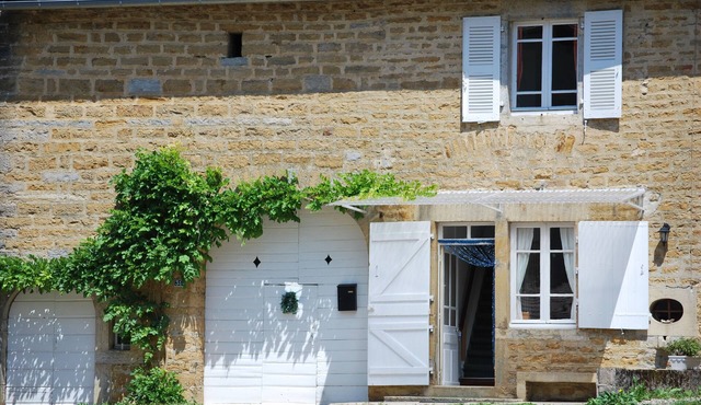 Landmarked stone house by a stream with extraordinary charm in Frontenay