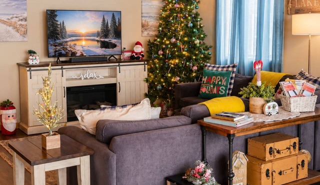Large 4bdrm|Holiday Decor|Epic Gameroom in Lindstrom