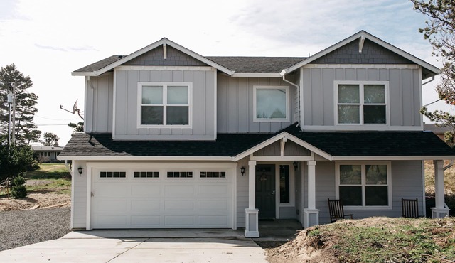 Large home in Gated Beach Front Community -4 bed/3 bath and Hot Tub!