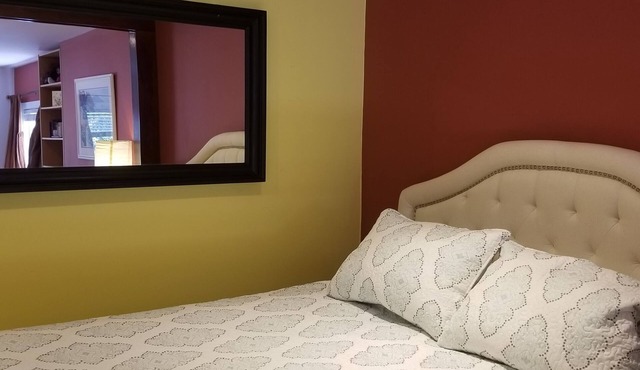Large secluded guest suite with patio & garden looking on the Golden Gate Bridge