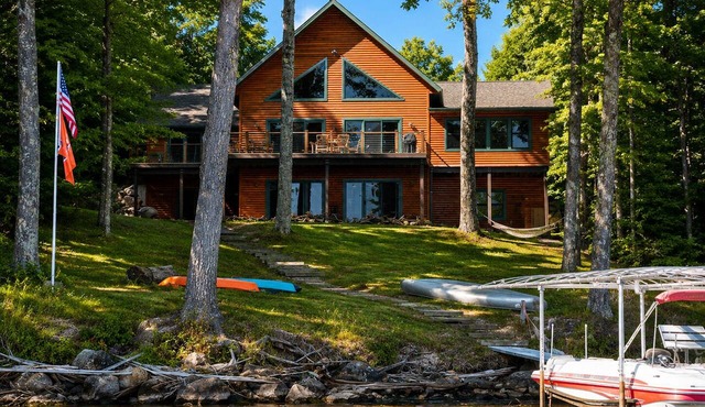 Large Turtle Flambeau Flowage House with game room, sauna, & great fishing.