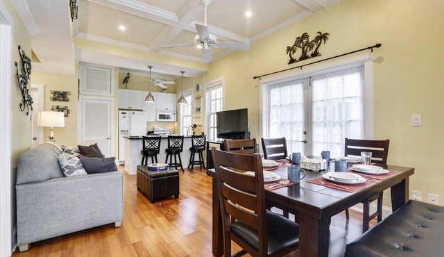 Lazy Gecko by AvantStay | Walk to Duval St in Key West! | Month Long Stays Only