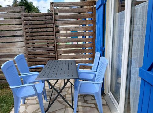 Le triskel bleu in Saint-Thual