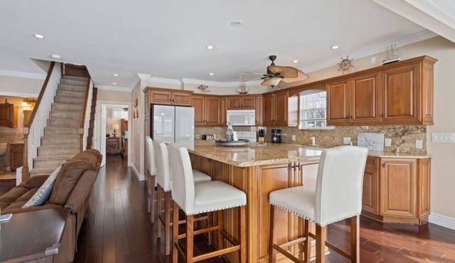 Lexington Retreat Sleeps 8 - View of Lake Huron!