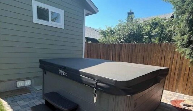 Light, bright & clean, studio guest suite with private entrance and hot tub!