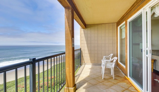 Lincoln City Oceanfront Condo, Near Lincoln Beach!