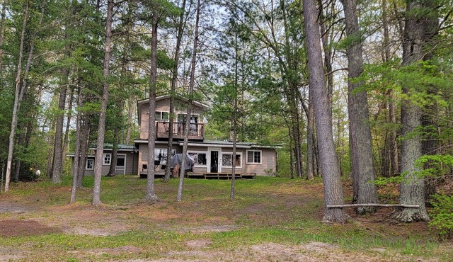 Little Wolf Lodge-"Up North" lakefront cabin!