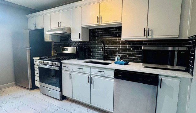 Lively Fox Loft, In Downtown, Walk to River & Bars, Arcada across the street in St. Charles