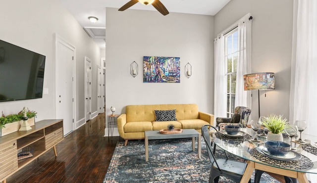 ⚜Lively Marigny Apartment Near Streetcar & Frenchmen with Balcony, Club Below⚜
