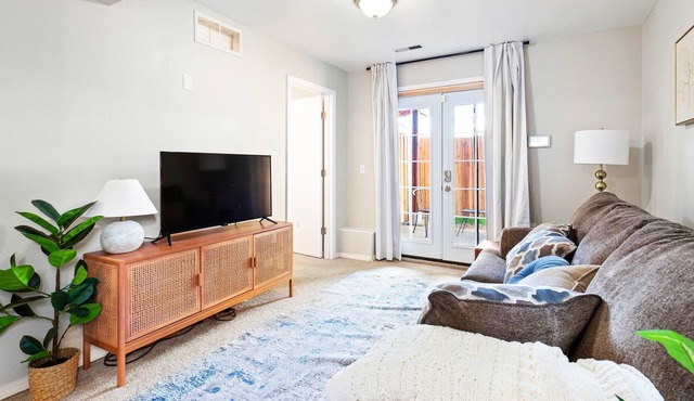 Loftium | Charming Suite In Great Location near everything!