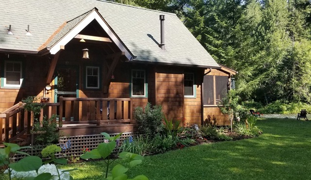 Log Cabin Inn McKenzie Riverfront Cabin, Newly Built