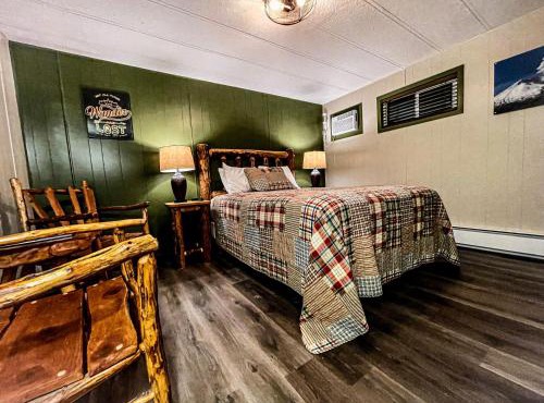 Lone Fir Resort