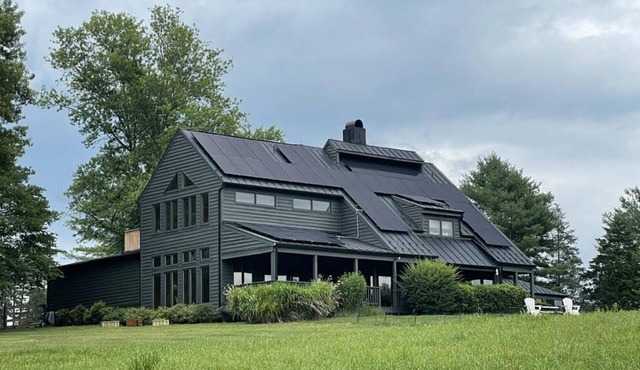 (Long Term) Running Ridge| 4 Bed, 3 Bath Western Alb Farm