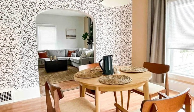 Lorain - 2Bed1Bath Central AC, PET friendly