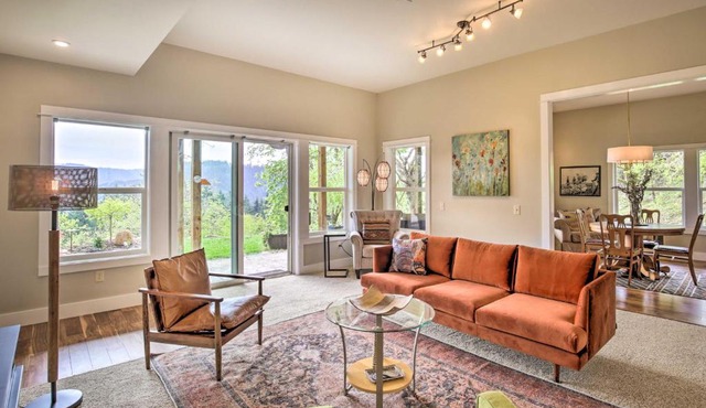 Lovely Canyon View Apartment w/Patio & Yard