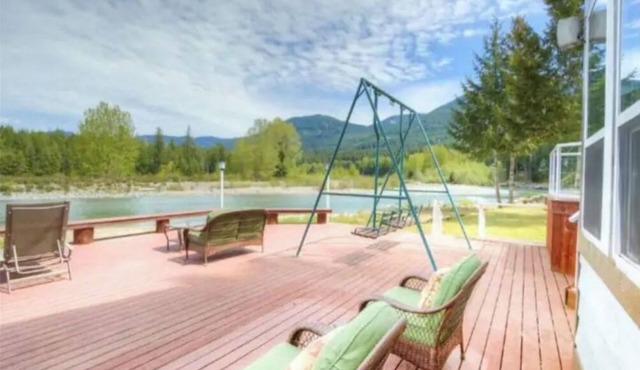 LOVELY RIVER HOUSE - Packwood, Washington