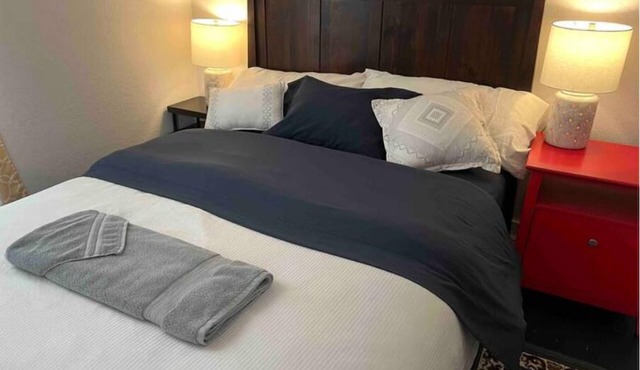 Lovely & Spacious Downtown 2 Bedroom