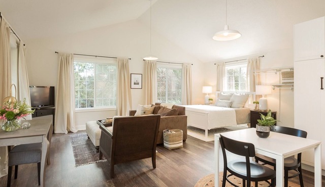 Lovely Studio/Guesthouse in Lake Oswego