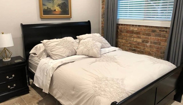 LSU campus | Bedroom TV | Gated | Pool | WD | Desk
