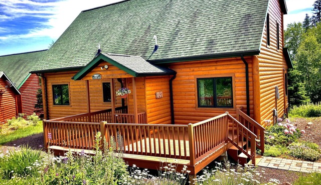Lutsen Log Lodge! Ski, Hike, Golf & Bike