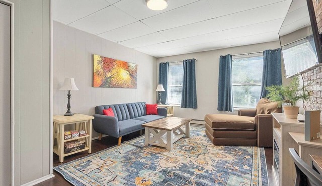 Luxe Double Suite Downtown Wilmington - Sleeps 8, Minutes from WEC in Wilmington