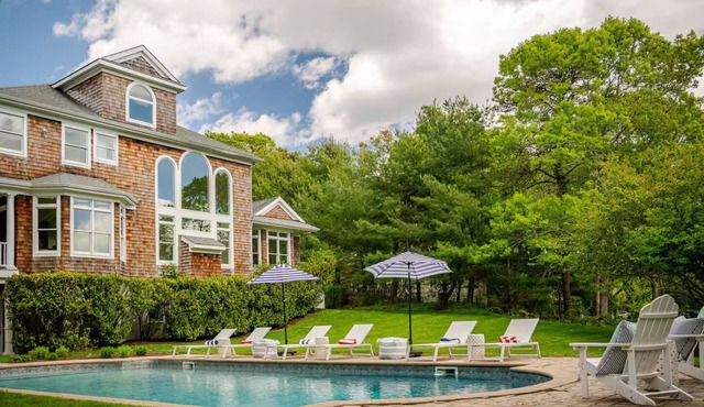 Luxe Southampton Estate - Minutes to Village