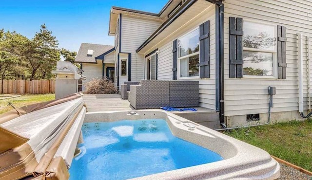 Luxurious home with 3 suites, 3 fireplaces, game room & hot tub - walk to beach